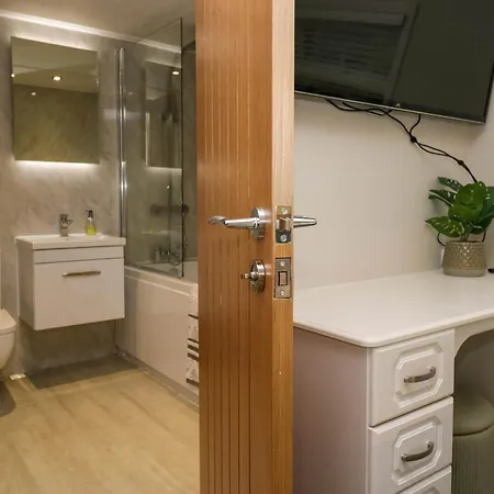 Robin's * Windermere