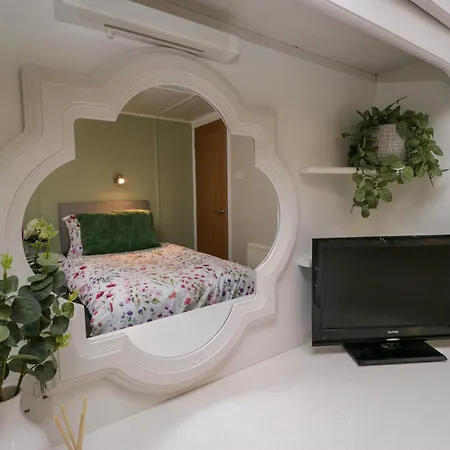 Robin's Holiday home